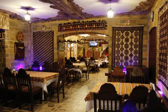 لذت طعم های محلی در رستوران فیروزا در باکو