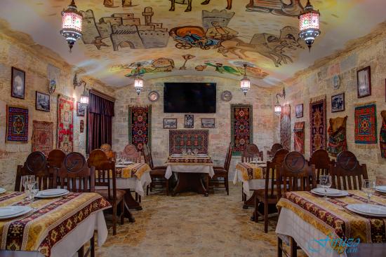 لذت طعم های محلی در رستوران فیروزا در باکو