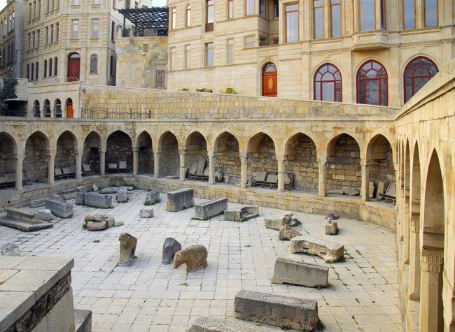 دیدار با تاریخ آذربایجان در کاخ شیروان شاه در باکو