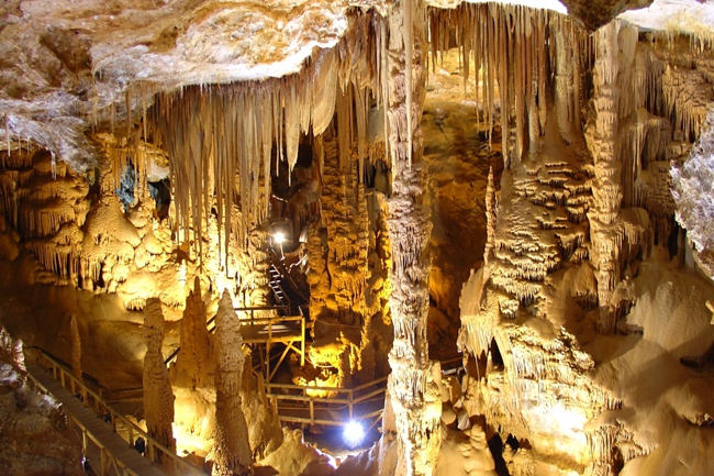 غار کاراجا کوش آداسی غاری زیبا و دیدنی برای بازدیدی لذت بخش