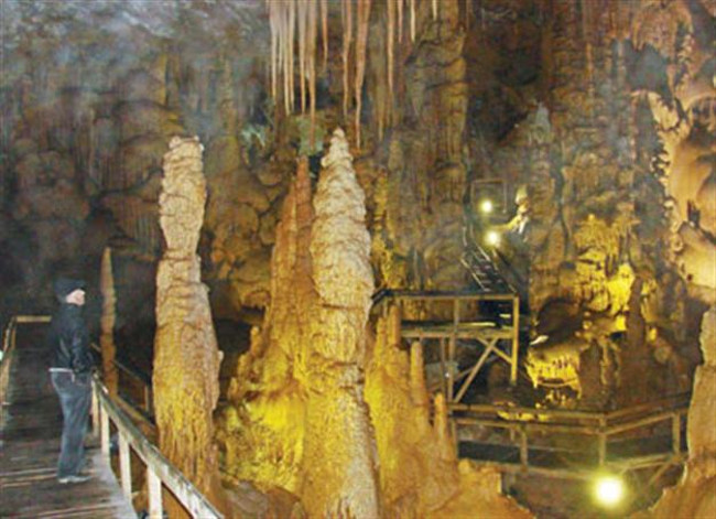 غار کاراجا کوش آداسی غاری زیبا و دیدنی برای بازدیدی لذت بخش