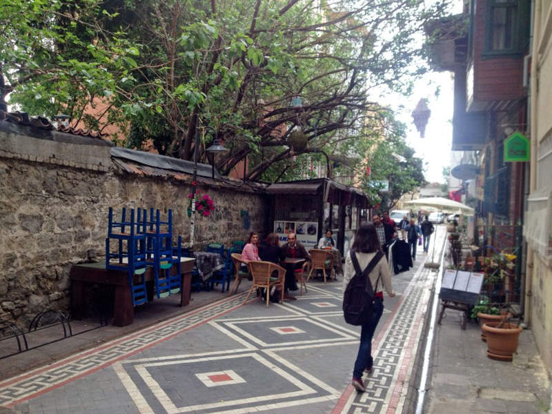 سفری همراه با خیابان گردی و خریدی به صرفه در محله کادیکوی