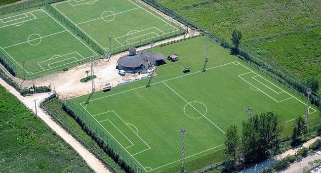 بازی فوتبال در منطقه‌ی جذاب و زیبای بلک با استفاده از زمین‌های هموار این منطقه