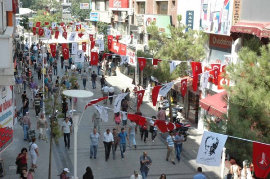 خیابان آتاتورک ازمیر یکی از زیبا ترین خیابان های ازمیر