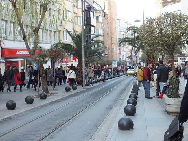 خریدی ارزان و به صرفه در خیابان بهاریه استانبول