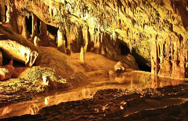 غار داملاتاش واقع در آلانیا