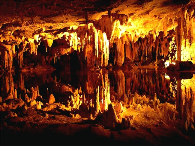 غار کارائینی در شهر آنتالیا