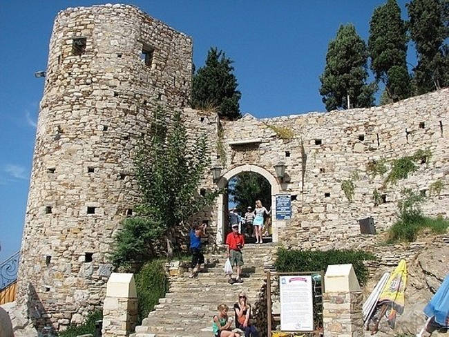 قلعه کوش آداسی مکانی تاریخی و دیدنی