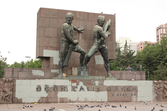مجسمه یادبود امنیت و اعتماد ملی آنکارا Güvenlik Anıtı - Emniyet Abidesi نمادی از آزادی و استقلال ترکیه