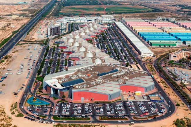 مرکز خرید دراگون مارت دبی، یکی از بزرگترین مراکز خرید خاور میانه در شهر دبی