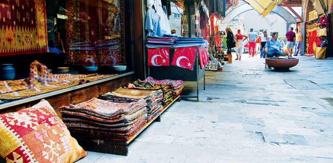 بازار آراستا در استانبول یک بازار همه چی تمام