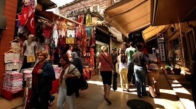 لذت از خرید ارزان در بازار محمود پاشا استانبول