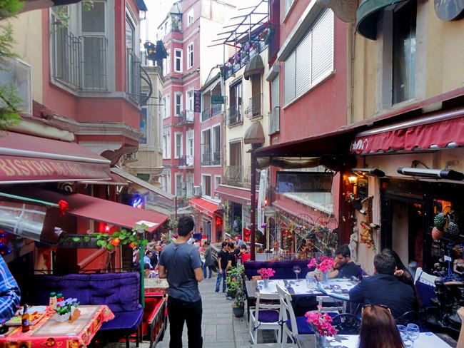 تجربه آرامش و لمس زیبایی در خیابان فرانسه استانبول