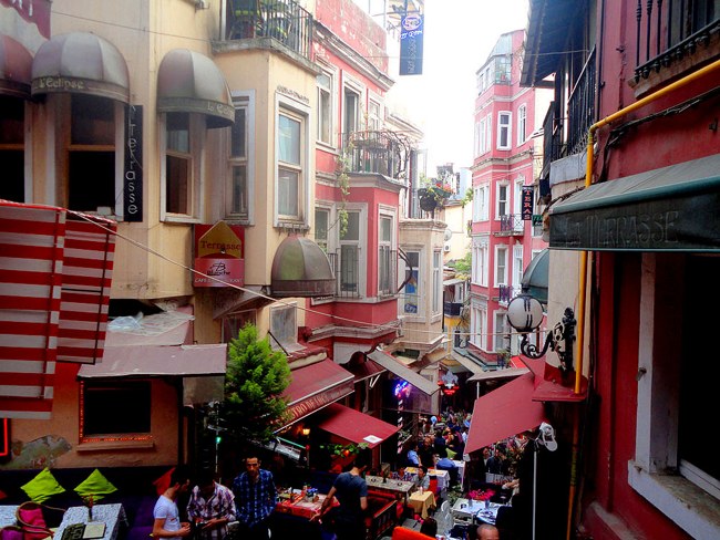 تجربه آرامش و لمس زیبایی در خیابان فرانسه استانبول
