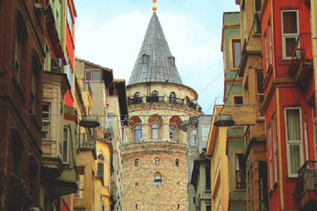 محله کاراکوی استانبول، در قلمرو برج گالاتا