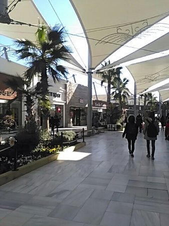 مرکز خرید ویاپورت مارینا مجموعه‌ای بی‌نظیر از شناخته‌شده‌ترین برندهای دنیا