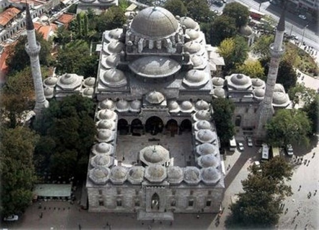 مسجد بایزید استانبول یکی از دیدنی ترین مساجد این شهر رویایی