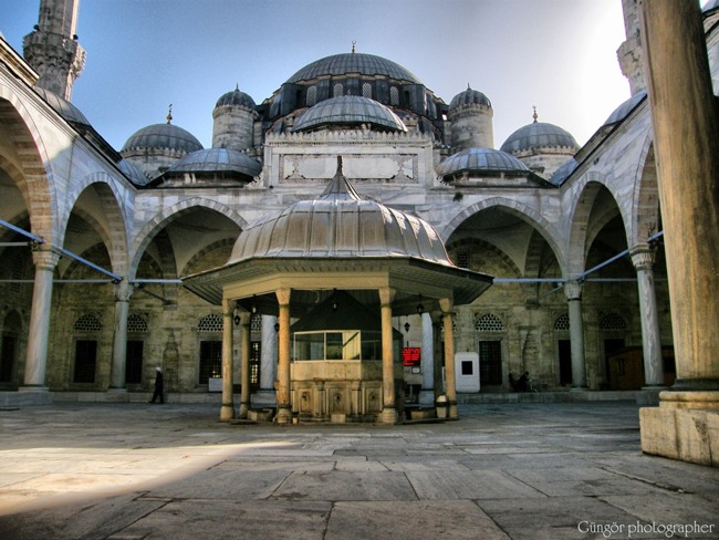 مسجد سلطان سلیم یاووز استانبول مسجد ومقبره جهانگشایی سنگدل و شاعری چیره دست