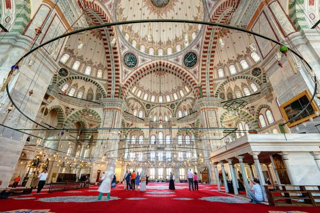 مسجد فاتیح استانبول همزیستی اسلام و مسیحت