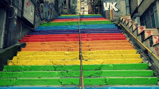 پله‌های رنگی استانبول دلیلی برای لبخند