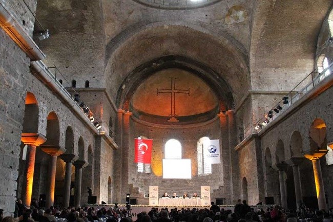 کلیسای ایرن مقدس استانبول قدیمی‌ترین کلیسای کشور ترکیه یادگاری از کنستانتین