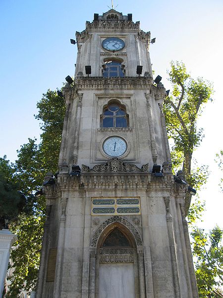 ییلدیز کلاک تاور استانبول برج ساعتی منتسب به حکومت عثمانی است که در ورودیه مسجد حمیدیه واقع شده است