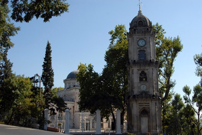 ییلدیز کلاک تاور استانبول برج ساعتی منتسب به حکومت عثمانی است که در ورودیه مسجد حمیدیه واقع شده است