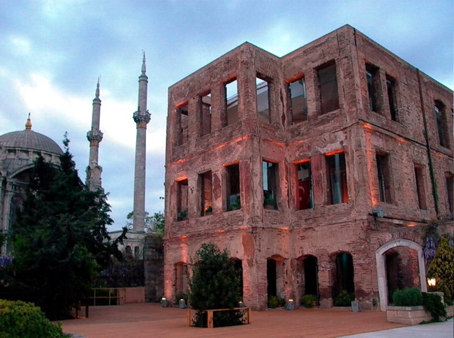 عمارت اسما سلطان استانبول Esma Sultan Yalısı کاخی منصوب به یک شاه‌دخت عثمانی
