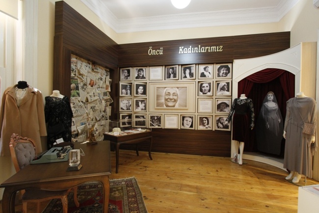 موزه بانوان استانبول Kadın Müzesi Istanbul یک موزه بر روی صفحه مانیتور