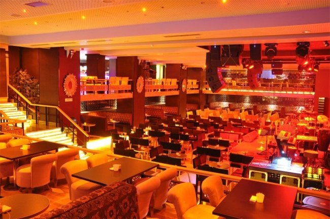 کلوب صحنه استانبول istanbul sahne club بهترین مکان برای تفریح شبانه با خوانندگان مشهور